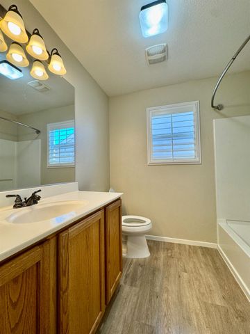 8200 Winterhead, Sacramento, CA 95823