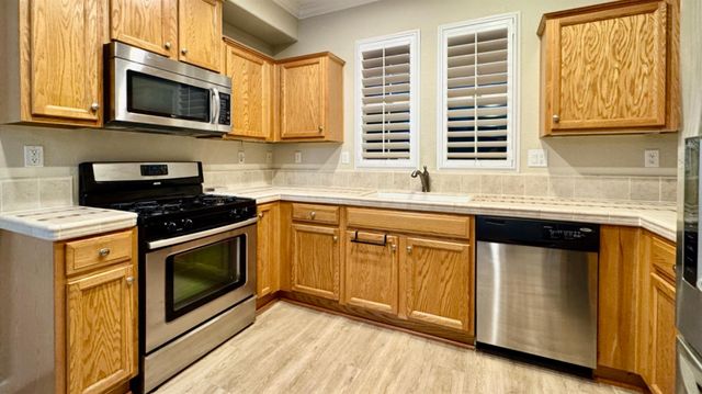 8200 Winterhead, Sacramento, CA 95823