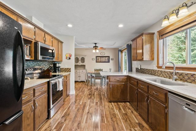 28013 N Bear Lake Rd, Chattaroy, WA 99003