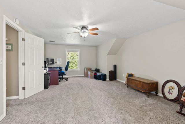 28013 N Bear Lake Rd, Chattaroy, WA 99003