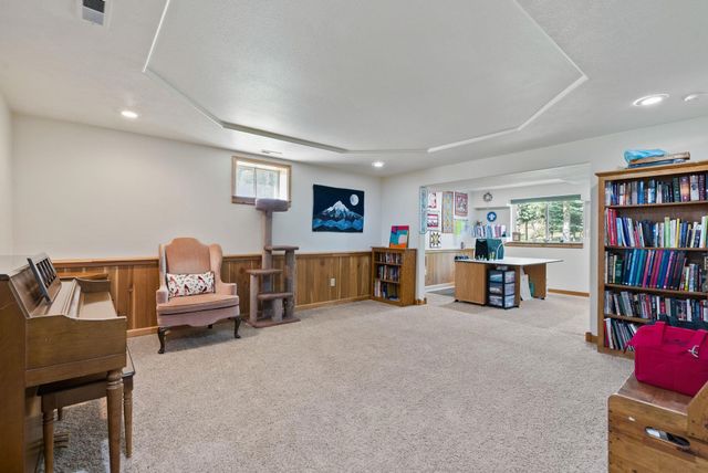 28013 N Bear Lake Rd, Chattaroy, WA 99003