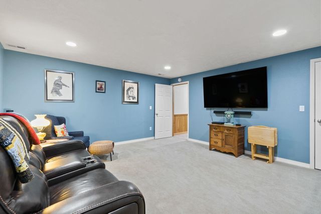 28013 N Bear Lake Rd, Chattaroy, WA 99003