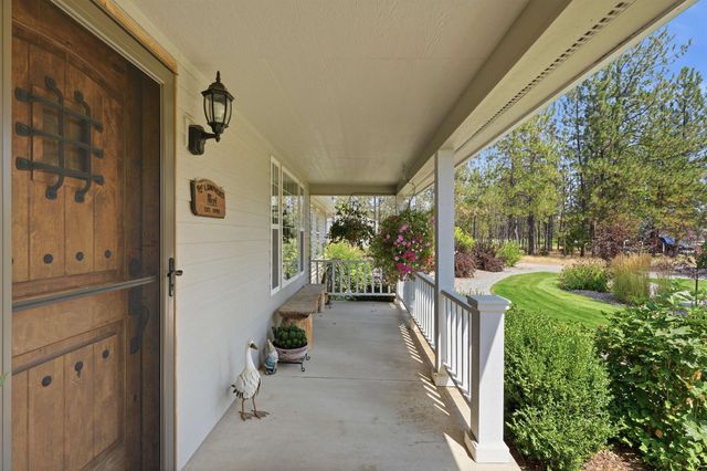 28013 N Bear Lake Rd, Chattaroy, WA 99003