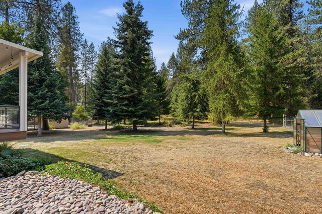 28013 N Bear Lake Rd, Chattaroy, WA 99003