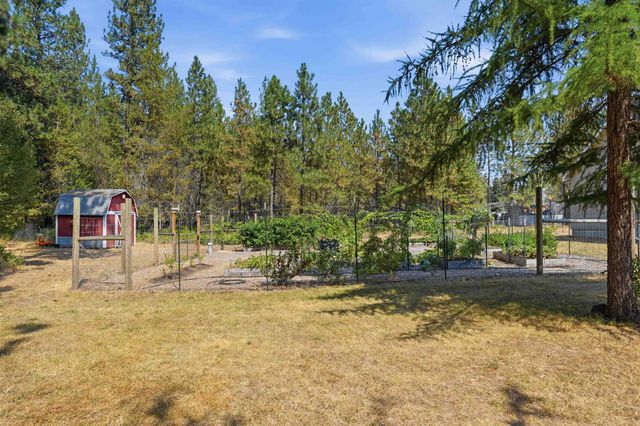28013 N Bear Lake Rd, Chattaroy, WA 99003