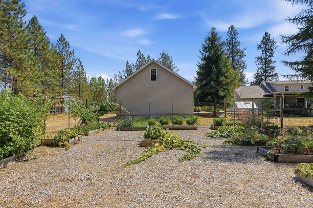 28013 N Bear Lake Rd, Chattaroy, WA 99003