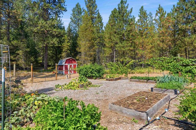 28013 N Bear Lake Rd, Chattaroy, WA 99003