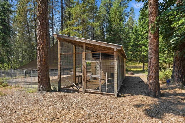 28013 N Bear Lake Rd, Chattaroy, WA 99003