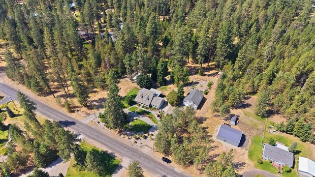 28013 N Bear Lake Rd, Chattaroy, WA 99003