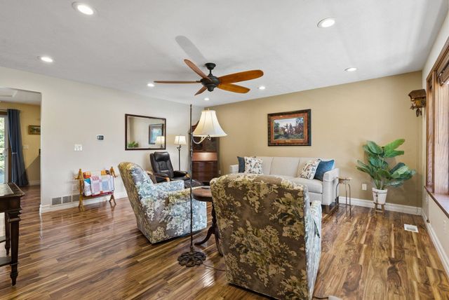 28013 N Bear Lake Rd, Chattaroy, WA 99003
