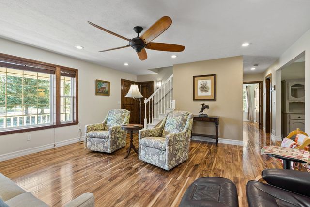 28013 N Bear Lake Rd, Chattaroy, WA 99003