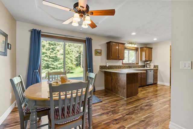 28013 N Bear Lake Rd, Chattaroy, WA 99003