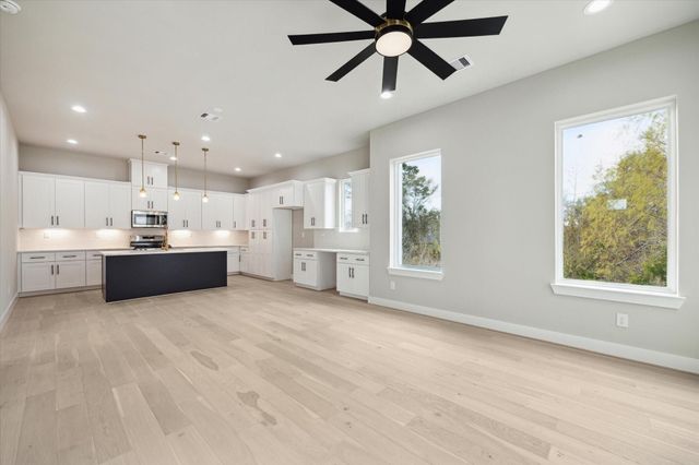 5811 Mansfield Heights Ln, Houston, TX 77091