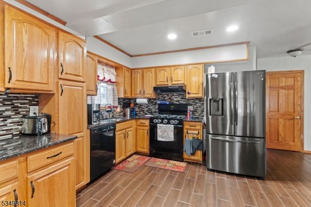 25 Allan Dr, North Arlington Boro, NJ 07031