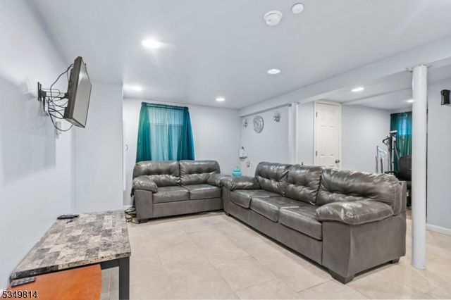 25 Allan Dr, North Arlington Boro, NJ 07031
