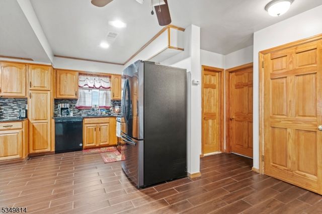25 Allan Dr, North Arlington Boro, NJ 07031