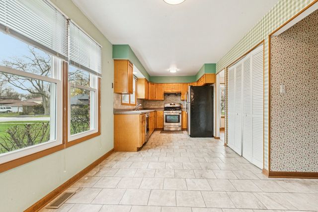 18604 Carpenter Street, Homewood, IL 60430