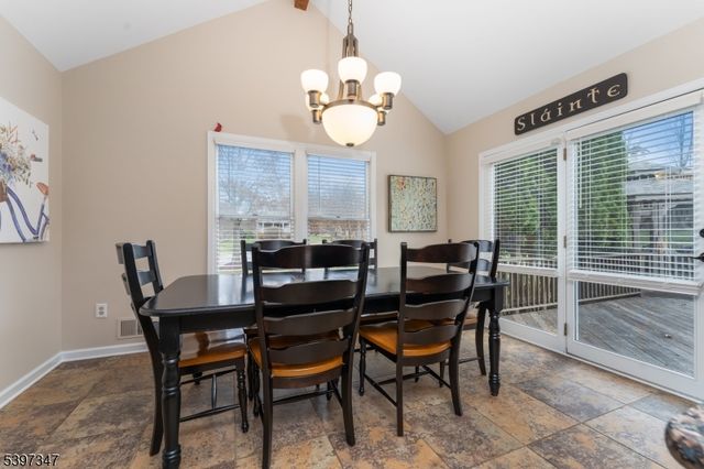 12 Woodside Ln, Raritan Twp., NJ 08822