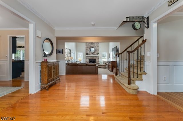 12 Woodside Ln, Raritan Twp., NJ 08822