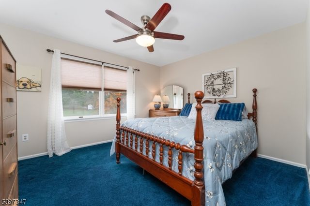 12 Woodside Ln, Raritan Twp., NJ 08822