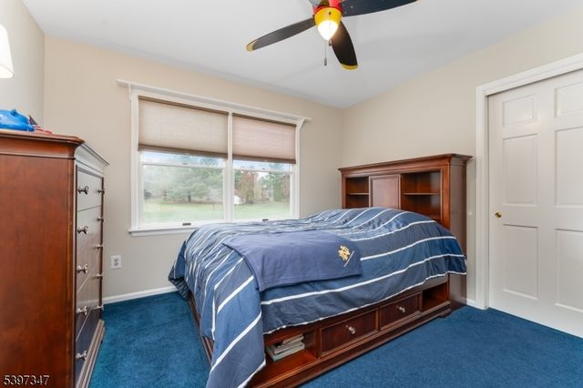 12 Woodside Ln, Raritan Twp., NJ 08822