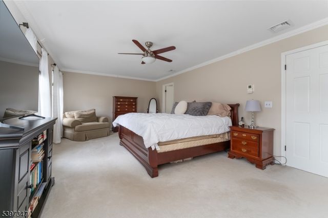 12 Woodside Ln, Raritan Twp., NJ 08822