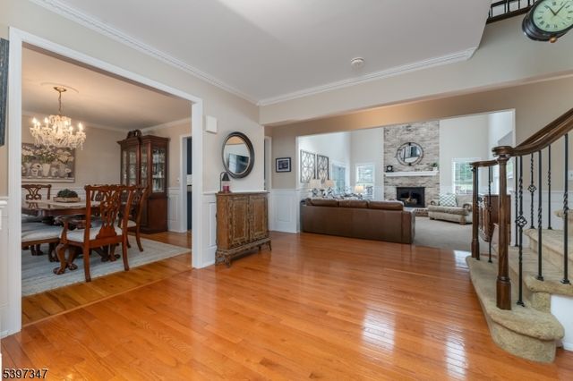 12 Woodside Ln, Raritan Twp., NJ 08822