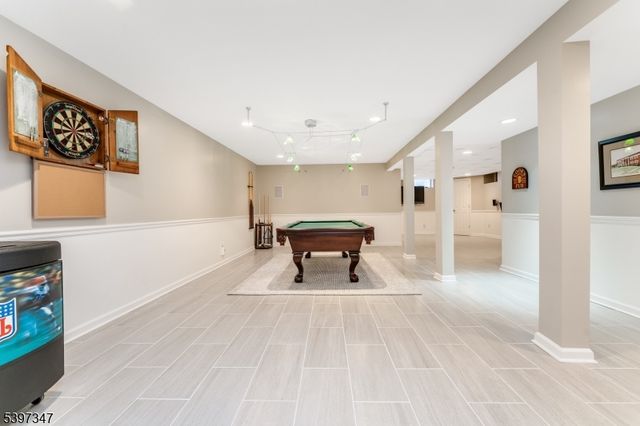 12 Woodside Ln, Raritan Twp., NJ 08822