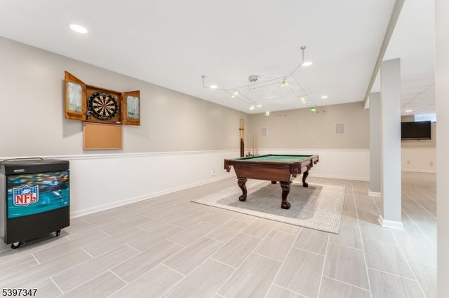 12 Woodside Ln, Raritan Twp., NJ 08822