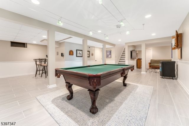 12 Woodside Ln, Raritan Twp., NJ 08822