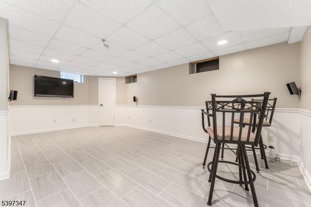 12 Woodside Ln, Raritan Twp., NJ 08822