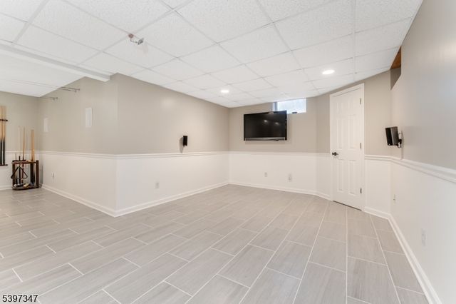 12 Woodside Ln, Raritan Twp., NJ 08822