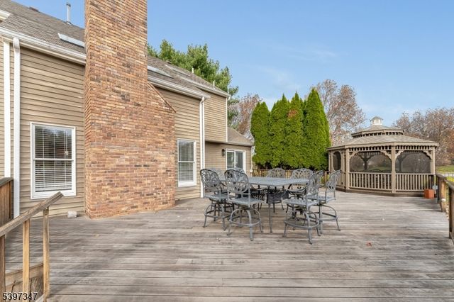 12 Woodside Ln, Raritan Twp., NJ 08822