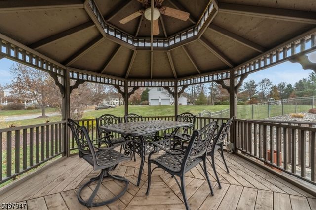 12 Woodside Ln, Raritan Twp., NJ 08822