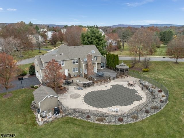 12 Woodside Ln, Raritan Twp., NJ 08822