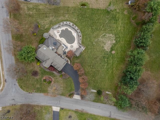 12 Woodside Ln, Raritan Twp., NJ 08822