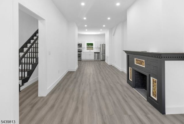 101 Garside St, Newark City, NJ 07104