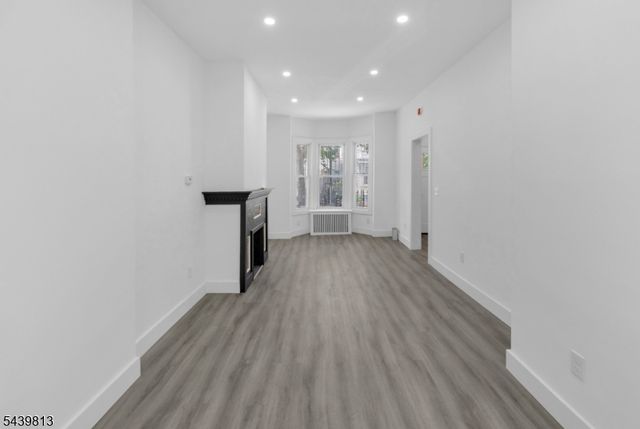 101 Garside St, Newark City, NJ 07104