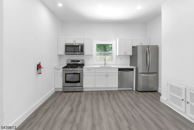 101 Garside St, Newark City, NJ 07104
