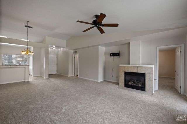 11012 Snowcreek Falls Avenue, Bakersfield, CA 93312