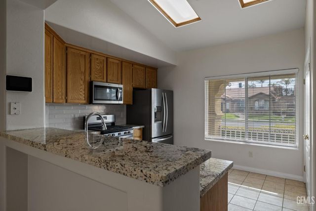 11012 Snowcreek Falls Avenue, Bakersfield, CA 93312