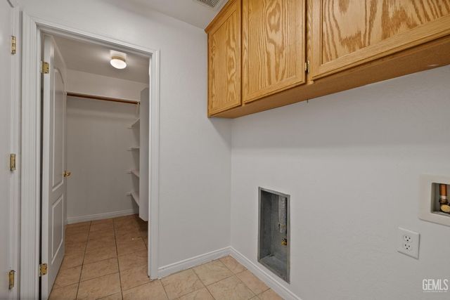 11012 Snowcreek Falls Avenue, Bakersfield, CA 93312