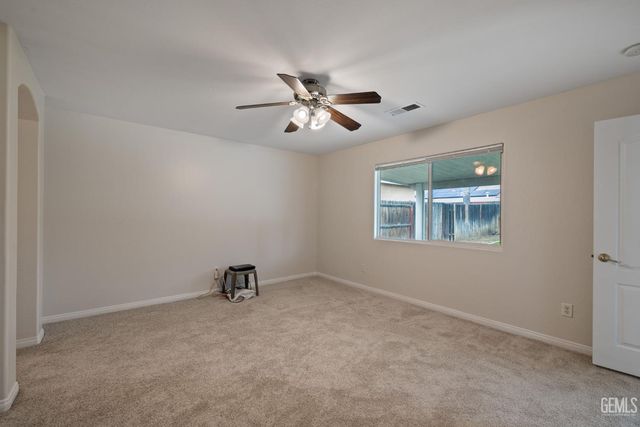 11012 Snowcreek Falls Avenue, Bakersfield, CA 93312