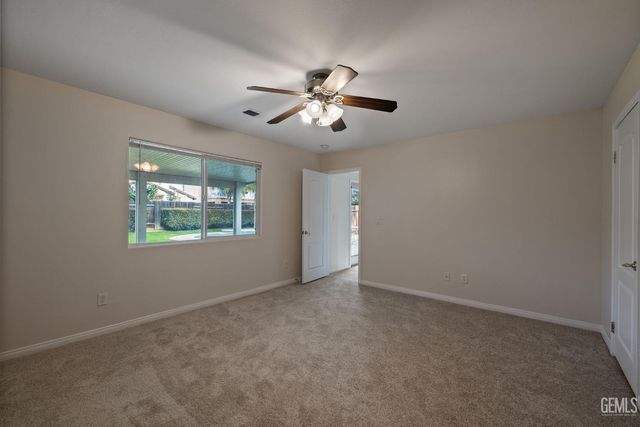 11012 Snowcreek Falls Avenue, Bakersfield, CA 93312