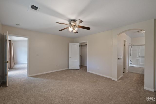 11012 Snowcreek Falls Avenue, Bakersfield, CA 93312