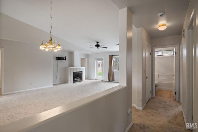 11012 Snowcreek Falls Avenue, Bakersfield, CA 93312