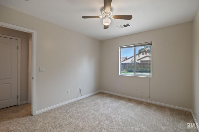 11012 Snowcreek Falls Avenue, Bakersfield, CA 93312