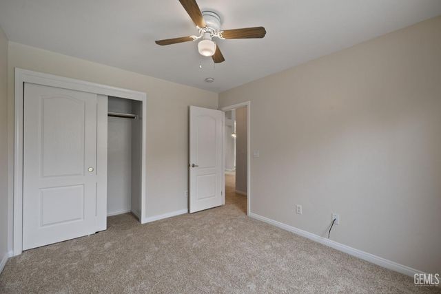 11012 Snowcreek Falls Avenue, Bakersfield, CA 93312