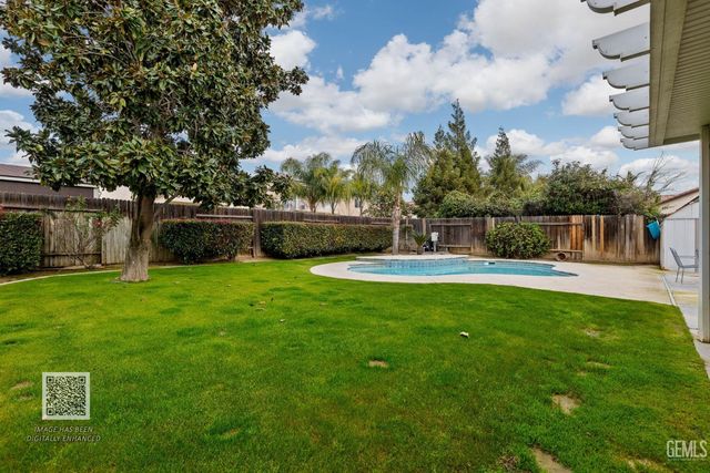 11012 Snowcreek Falls Avenue, Bakersfield, CA 93312