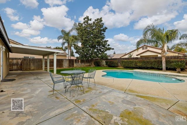 11012 Snowcreek Falls Avenue, Bakersfield, CA 93312